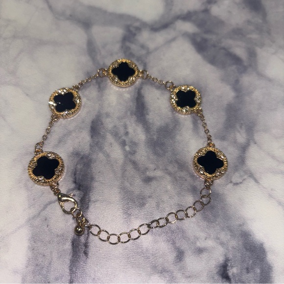 Clover Gold and Black Bracelet - Picture 2 of 3
